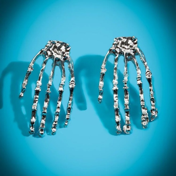 💀 Awesome Metallic Skeleton Hand Bone Stud Earrings 💀 - Picture 1 of 4